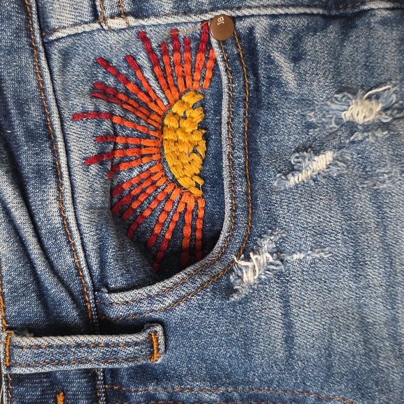 Judy Blue Distressed Denim Jean Shorts You Are My Sunshine Womens Size Small - Picture 2 of 10